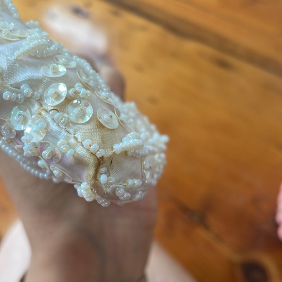 White beaded clutch by Debbie division of John wind Imports made in Hong Kong - Picture 4 of 12